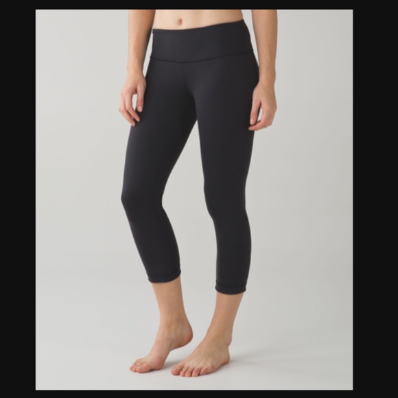 lululemon athletica Pants - Lululemon Wunder Under III Crop. Black Size 10. Mid-rise. NWT
